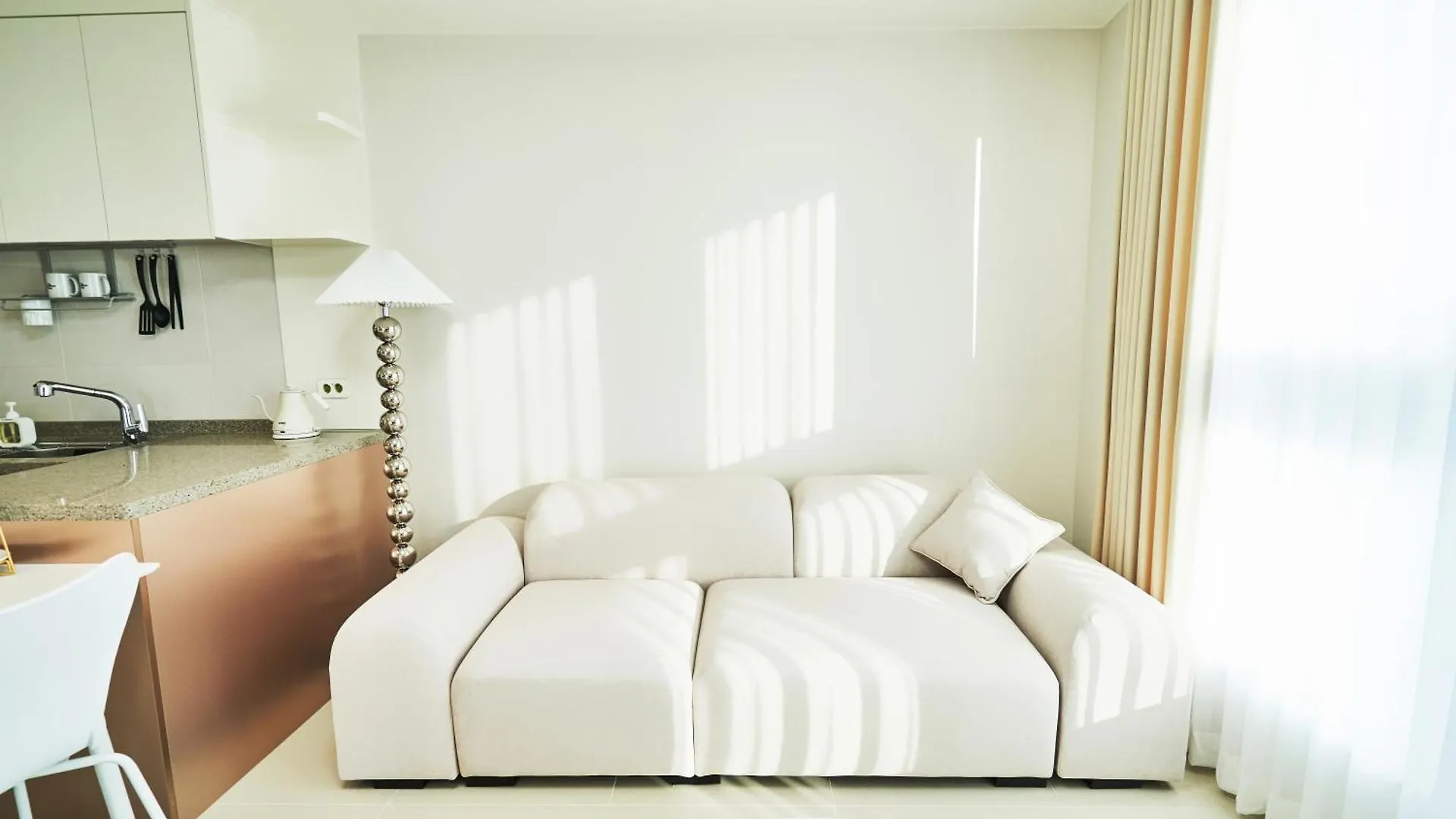 The November Stay In Landmark Incheon 4*,