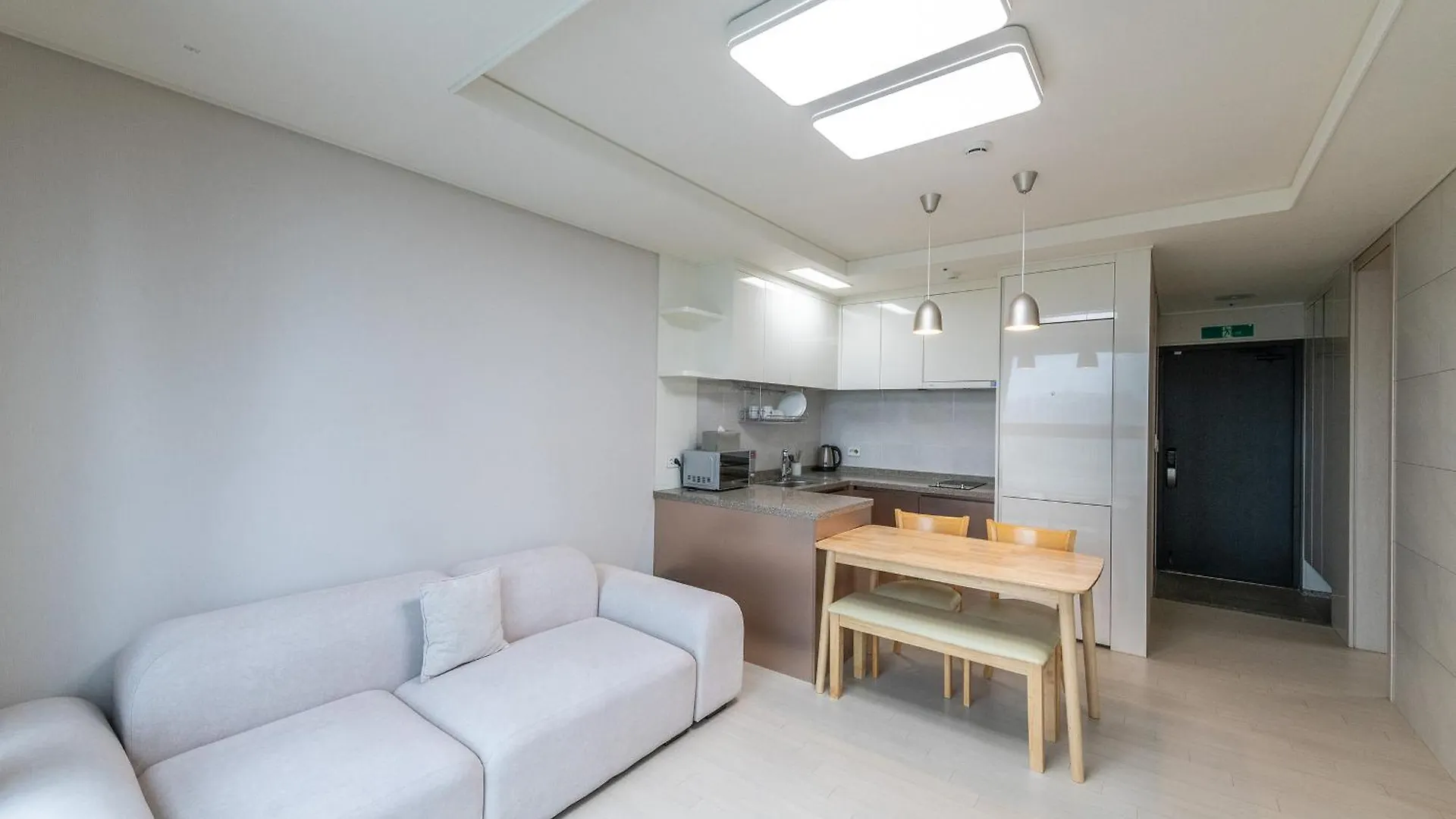 *** Aparthotel 더 노벰버스테이 인 랜드마크 Incheon South Korea