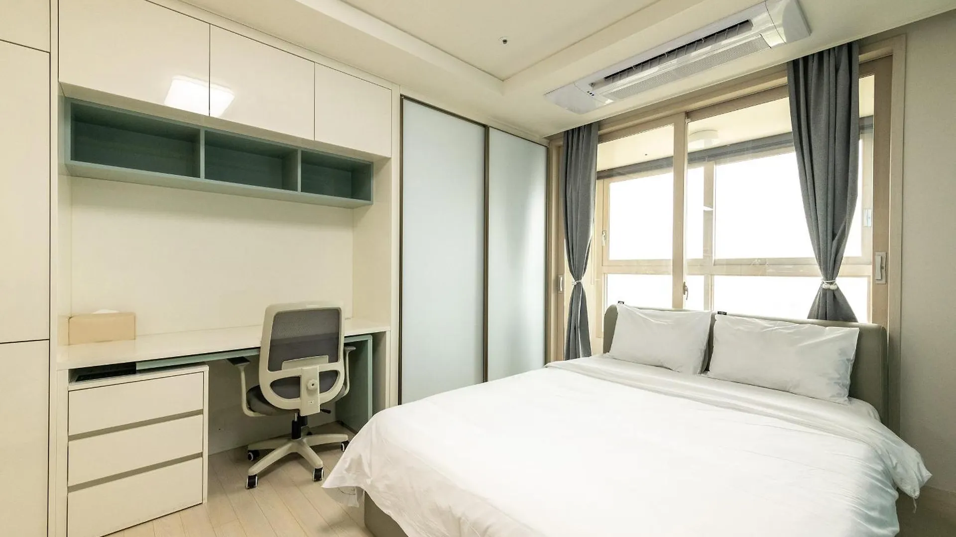 The November Stay In Landmark Incheon 3*,