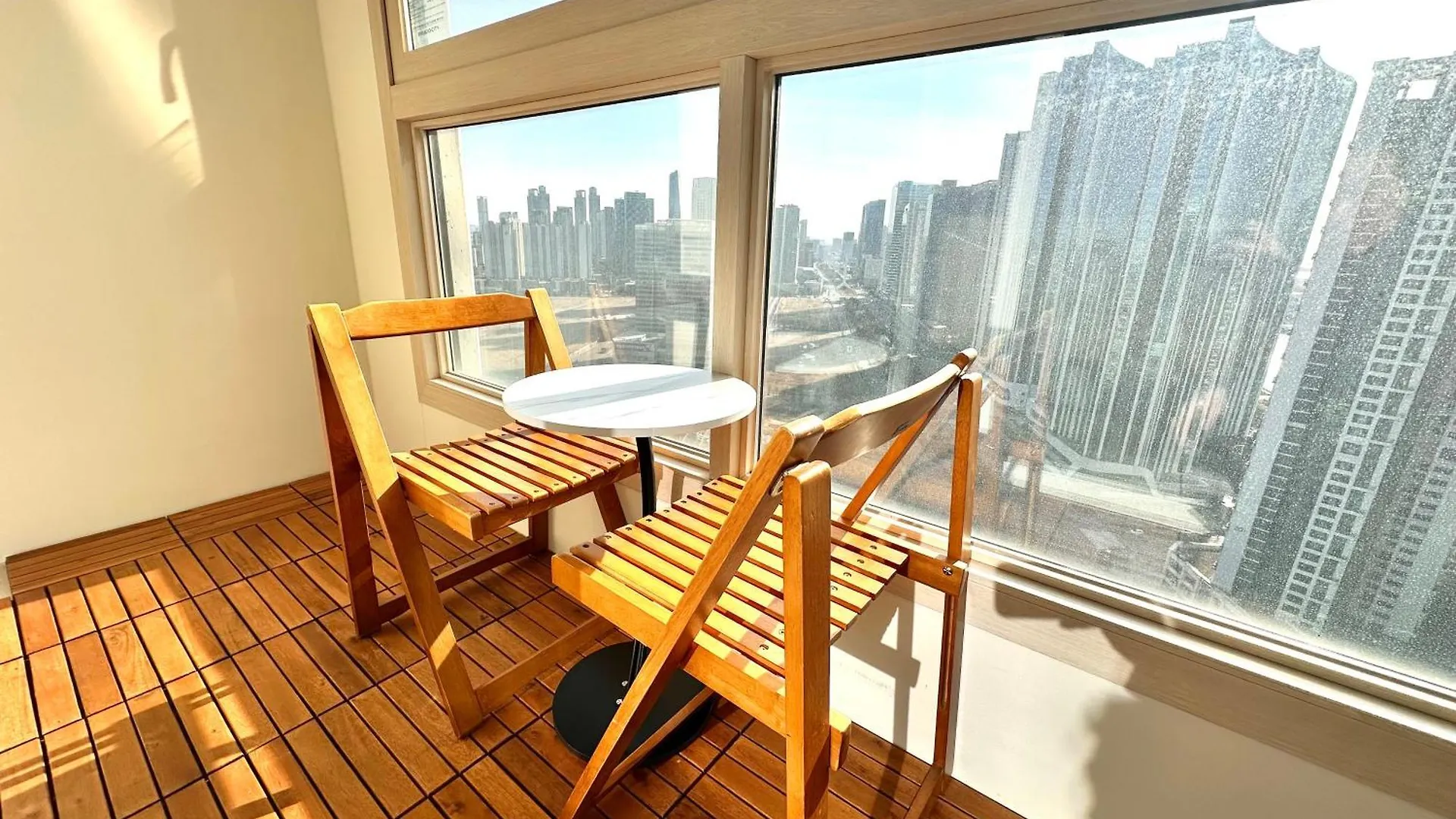더 노벰버스테이 인 랜드마크 Incheon Aparthotel
